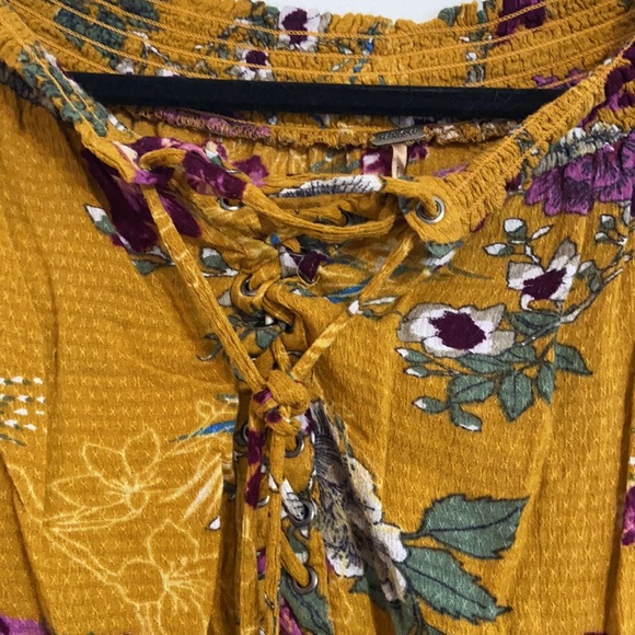 Off Shoulder Top - Picture 2 of 3